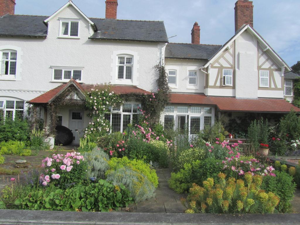 The Hough B&B Malpas  Exterior photo